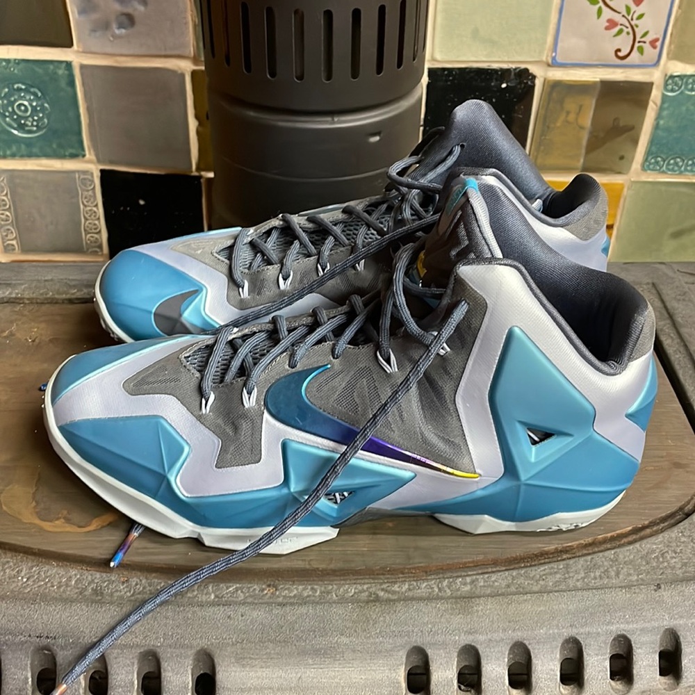 Men’s Nike Lebron 11